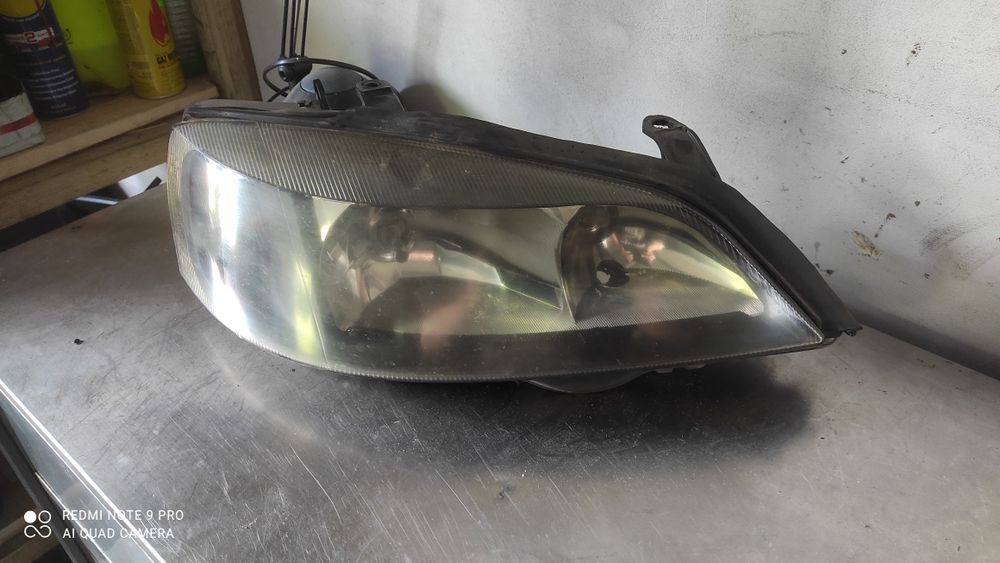 Opel Astra G lampa prawa przód ciemna