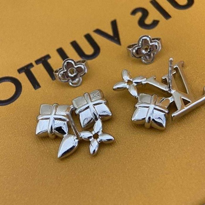 Kolczyki Louis Vuitton z platyny i diamentów w kształcie liter