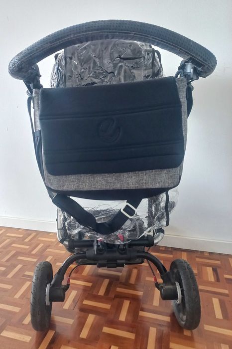 Carrinho de bebé Jané Epic + Alcofa/Ovo Matrix (Auto) + capa de chuva + bolsa + muda-fraldas