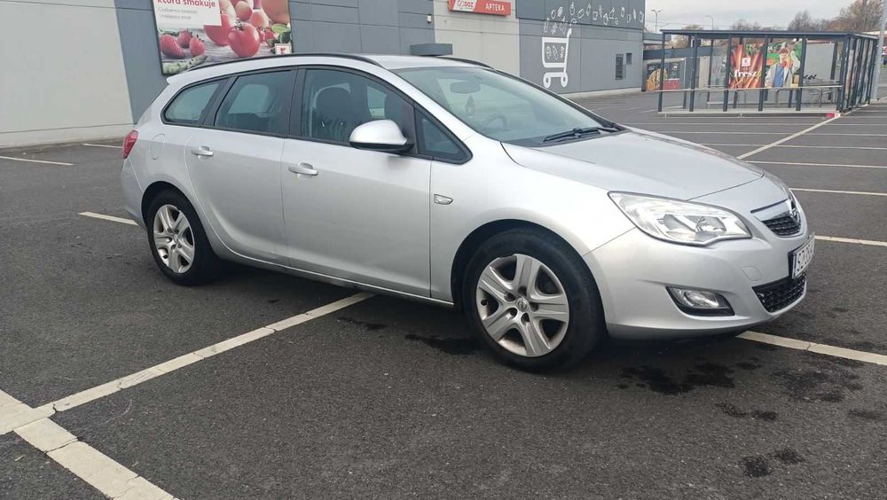 Opel Astra J 1,7 D 81 KW kombi Zabrze prywatnie