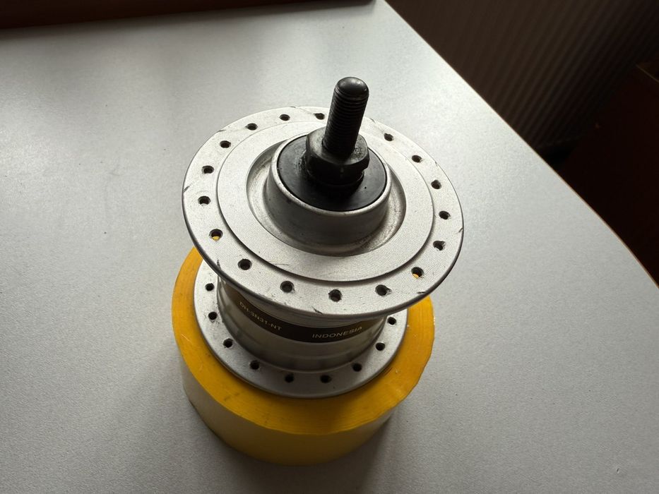 Динамо втулка Shimano DH-3N21 в чудовому стані