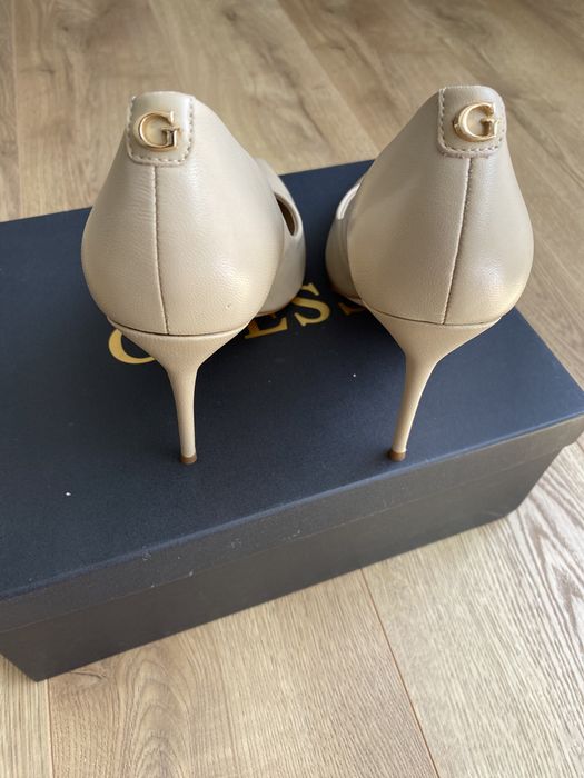 Szpilki Guess r 39