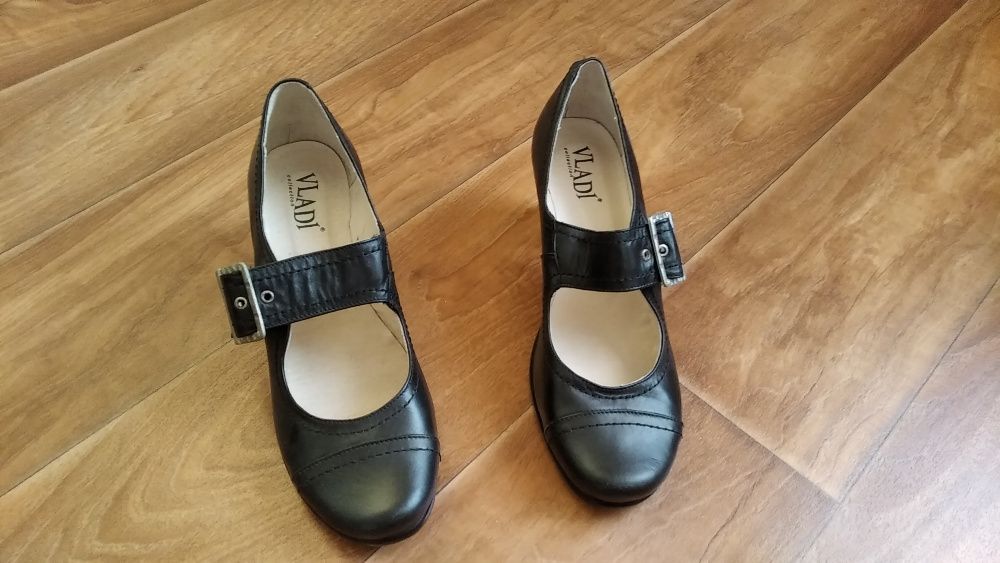 туфли женские кожа Днепр новые 39-40р на пряжке