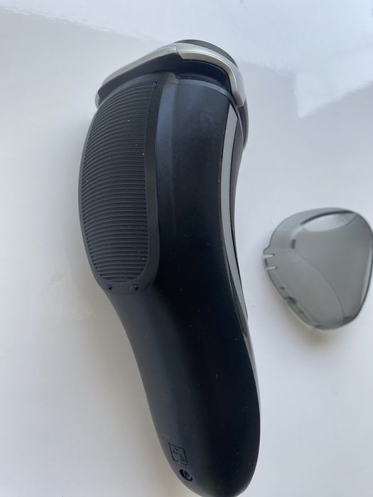 Електробритва Philips PT750