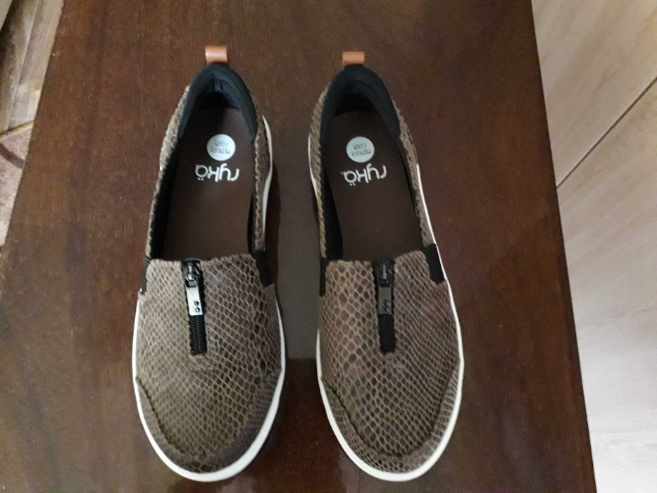 Продам новые женские слипоны  41 размер