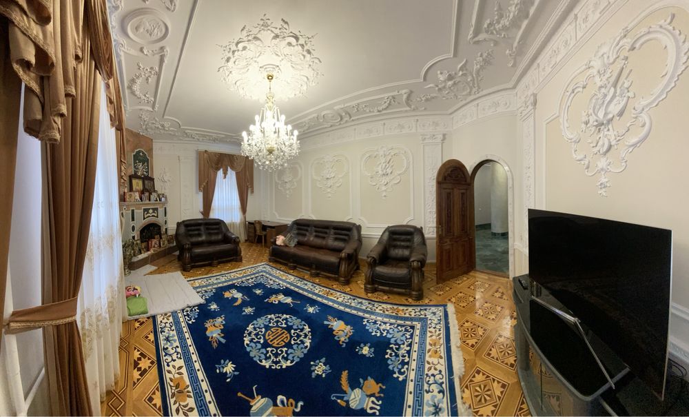 9 ст Б.Фонтана дом с бассейном