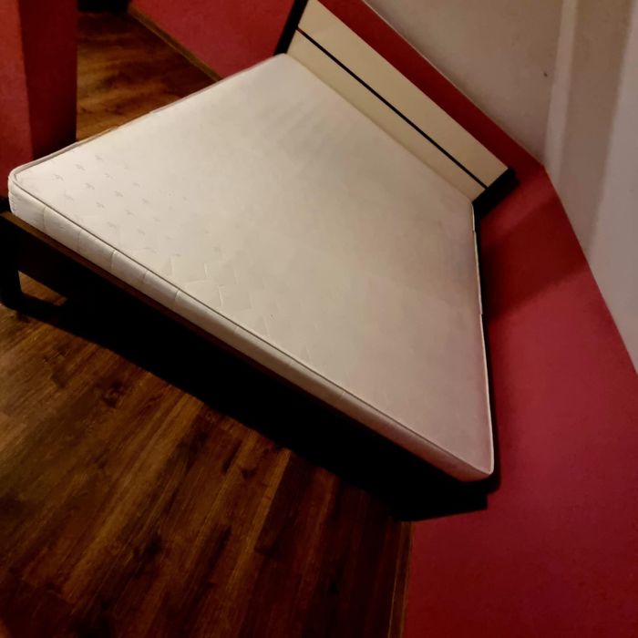 Łóżko + komoda +szafki nocne.