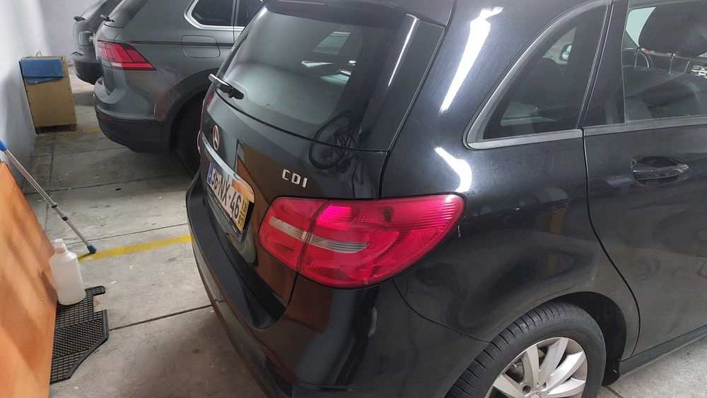 Mercecedes-Benz -  Classe B 180 - Caixa automática