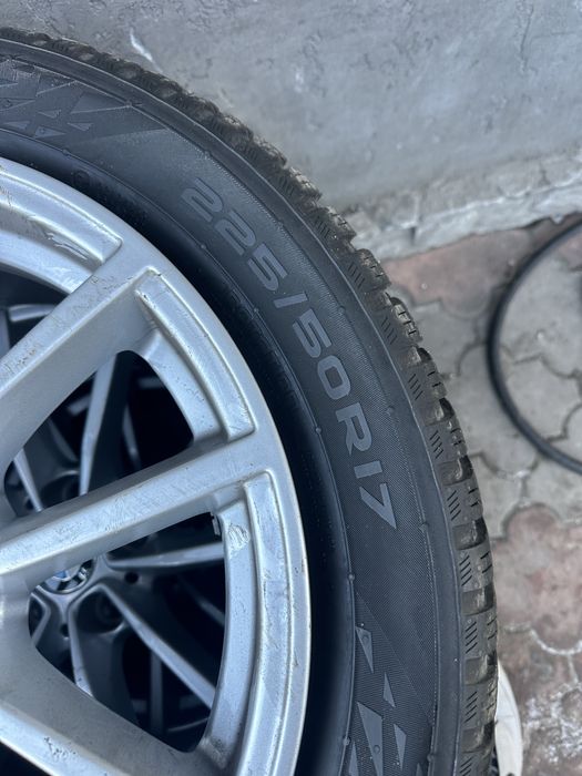 Комплект диски та резина BMW R17 - 225/50 Nokian Snowproof
