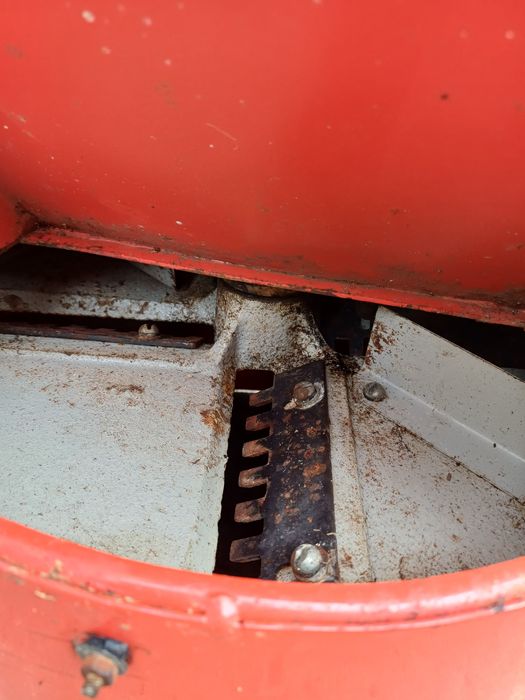 Корморізка механічна!