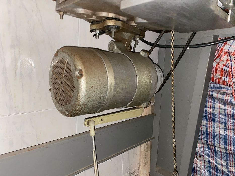 Maquina industrial de corta e cose