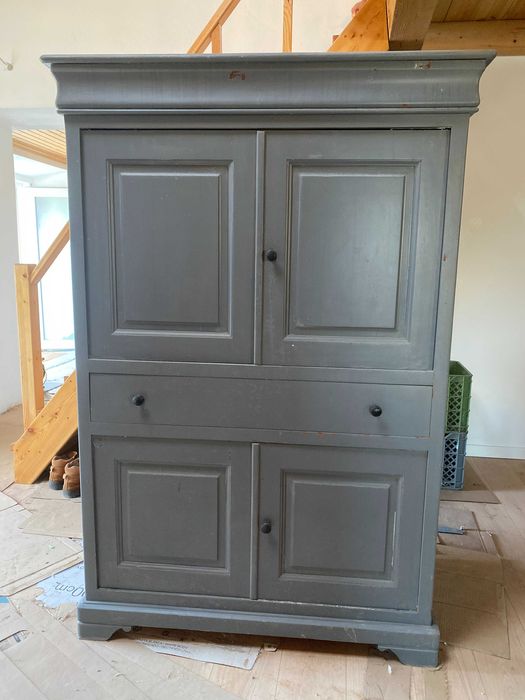 Móvel Antigo em Madeira maciça