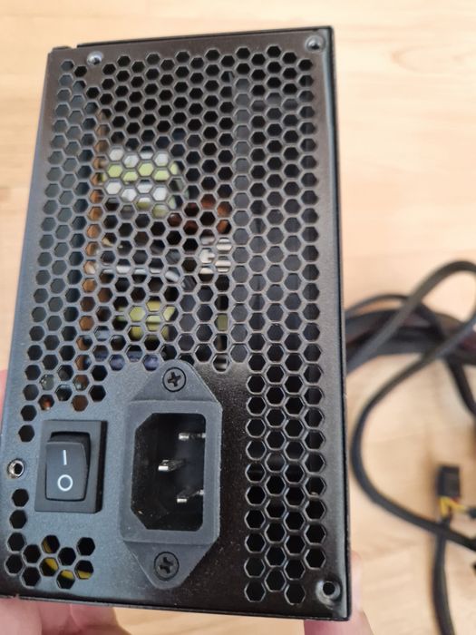 730W 24+8(4+4)/8(6+2)pin відеокарта/6sata/3molex Блок живлення Стан гарний