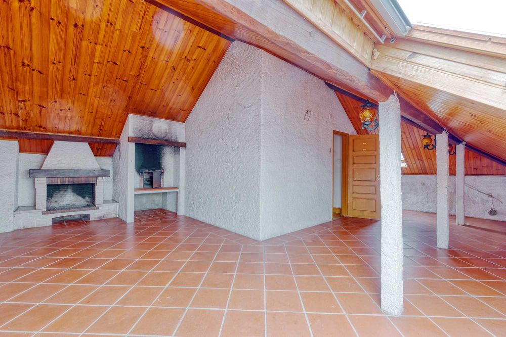 Apartamento Moradia T4 + Sótão Loures