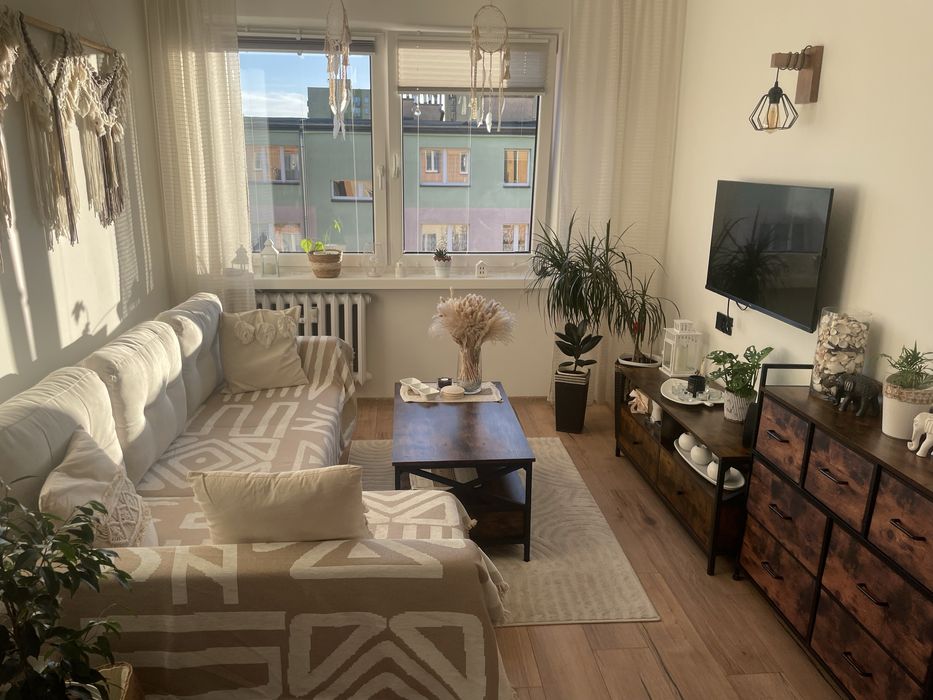 Mieszkanie M3 po generalnym remoncie umeblowane.