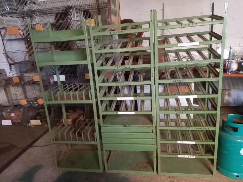 Estante para organização de caixas de para fuso etc