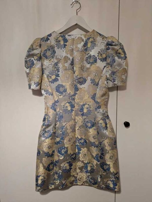 Vestido floral com botões Bardot