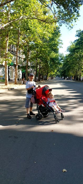 Прогулочная коляска для девочки