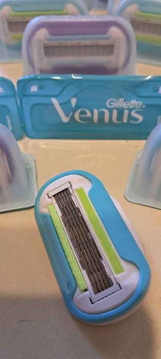 Змінні касети Gillette Venus Deluxe Smooth Swirl  на 5 лез -100% оригінал .