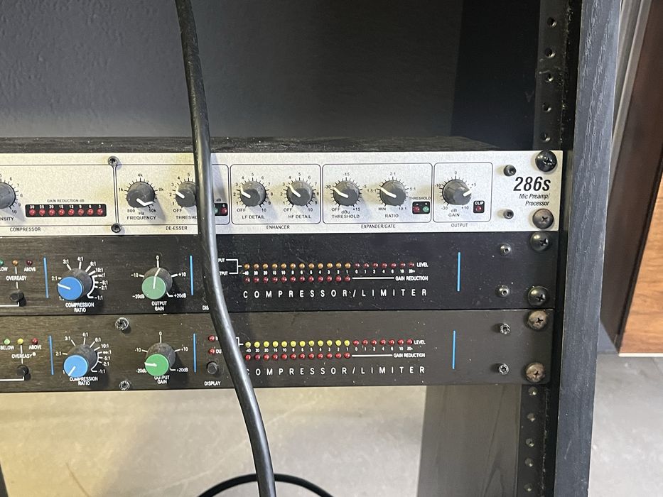 Rack de material de som