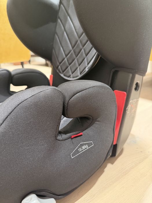 Fotelik samochodowy Recaro 15-36 kg . Posiadam 2 sztuki.