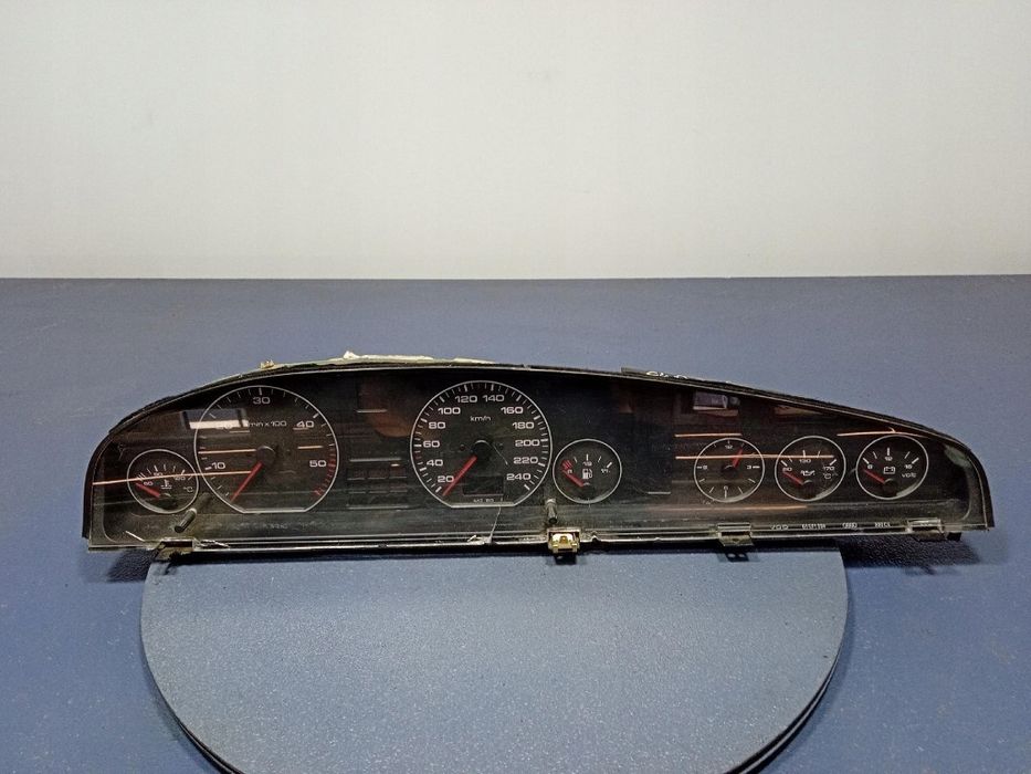 Продам панелі приладів  приборки Audi 100 c4 a6 c4
