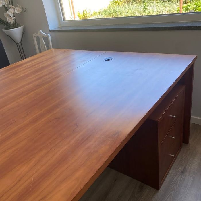 Conjunto de Secretárias em Madeira de Cerejeira – 180 x 80 cm