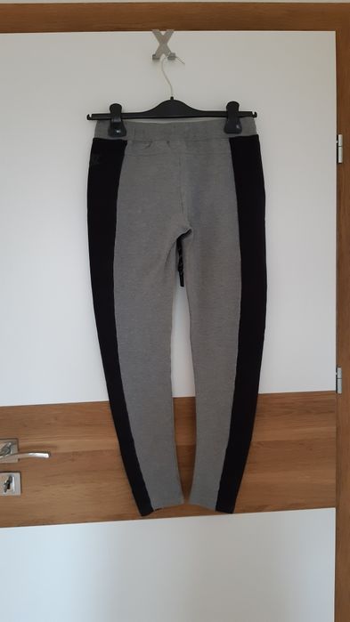 Leginsy Nike r.S