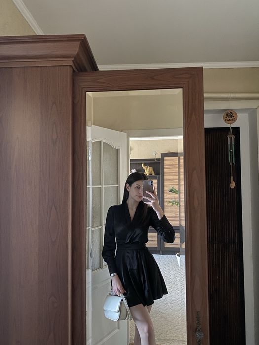 Чорна вечірня сукня