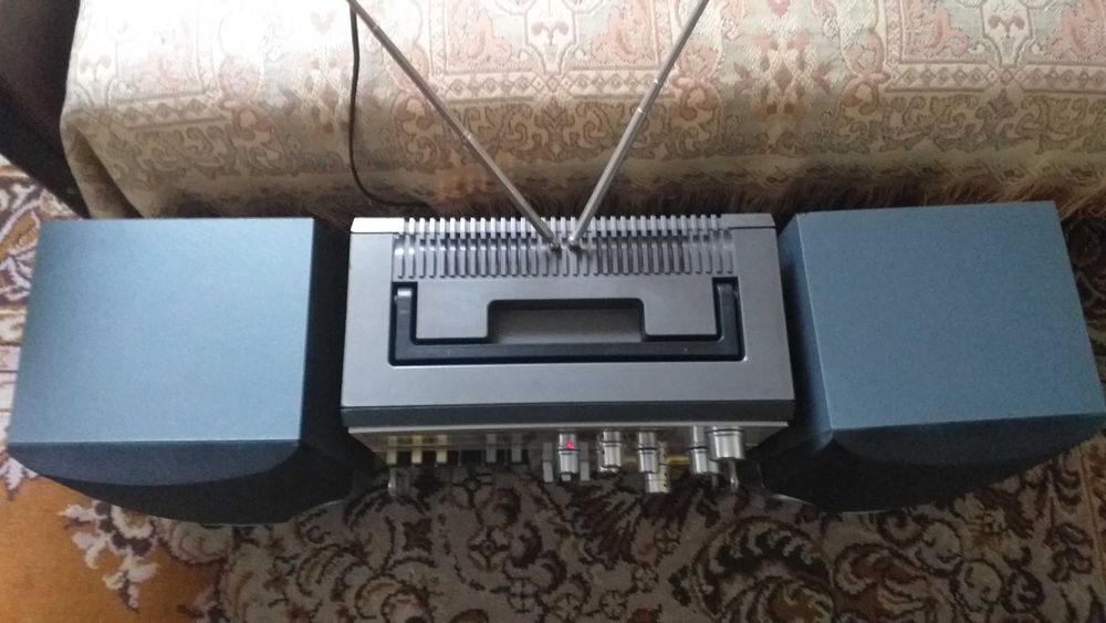 Stary radiomagnetofon Telefunken
