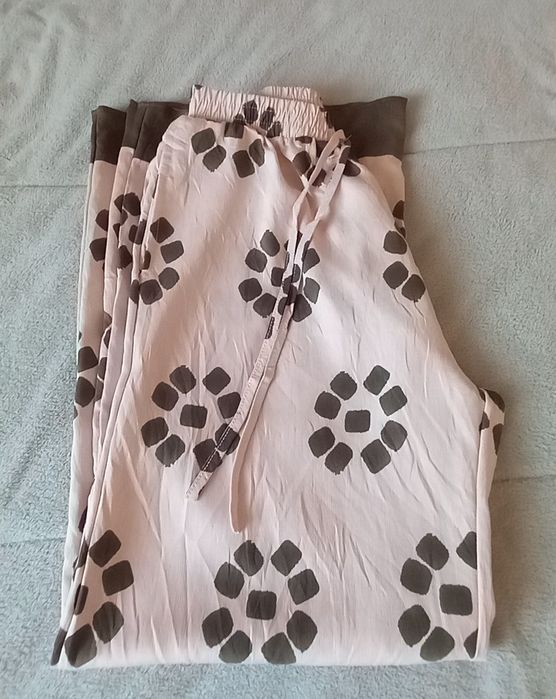 Conjunto pantalonas e blusa - Tamanho M/L