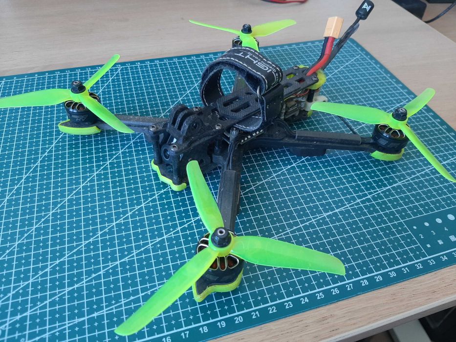 Dron FPV 5" 5 cali 6S iFlight Nazgul 5 v2 F4 45A XING-E 2207 Vista Caddx Polar TBS Nano