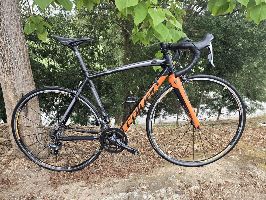 Bicicleta de estrada como nova