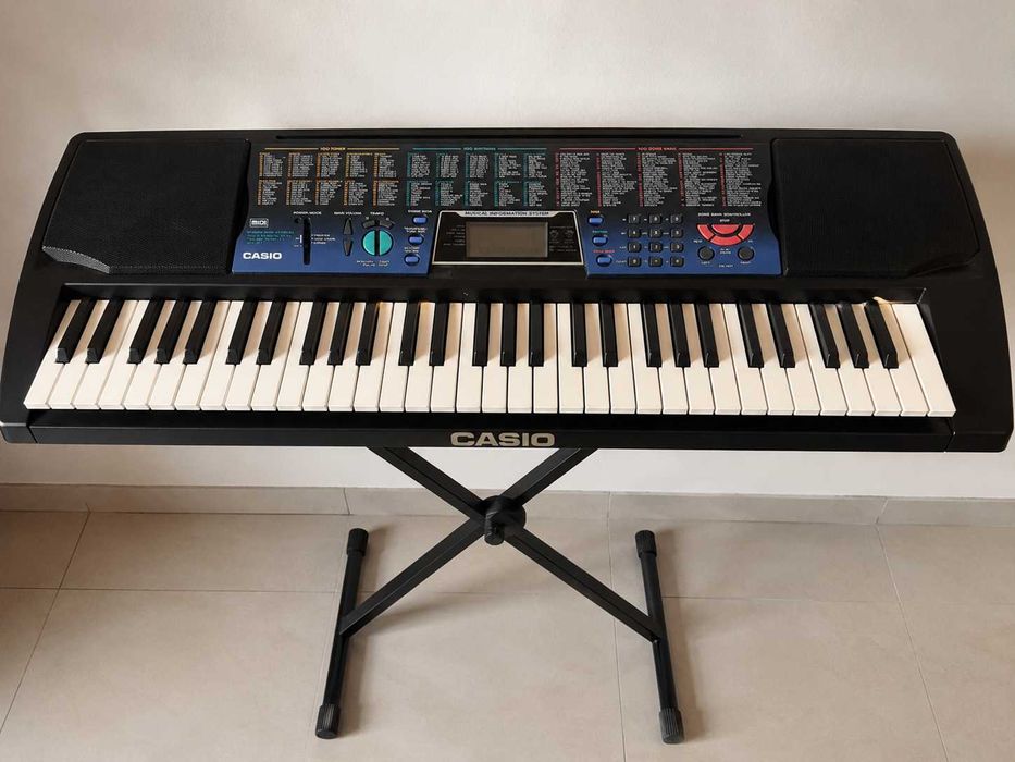 Teclado eletrónico Casio CTK-511 – 61 teclas, MIDI e Song Bank
