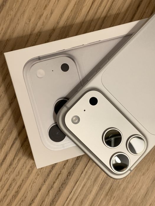 iPhone 18 Pro Max - Silver