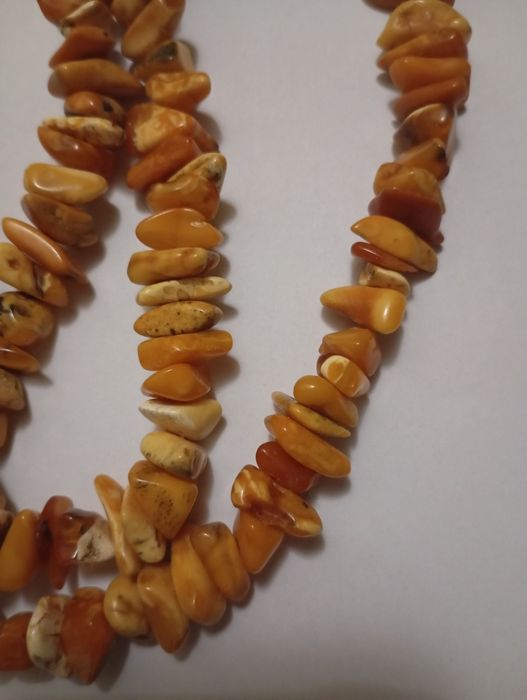 Продам янтарные бусы