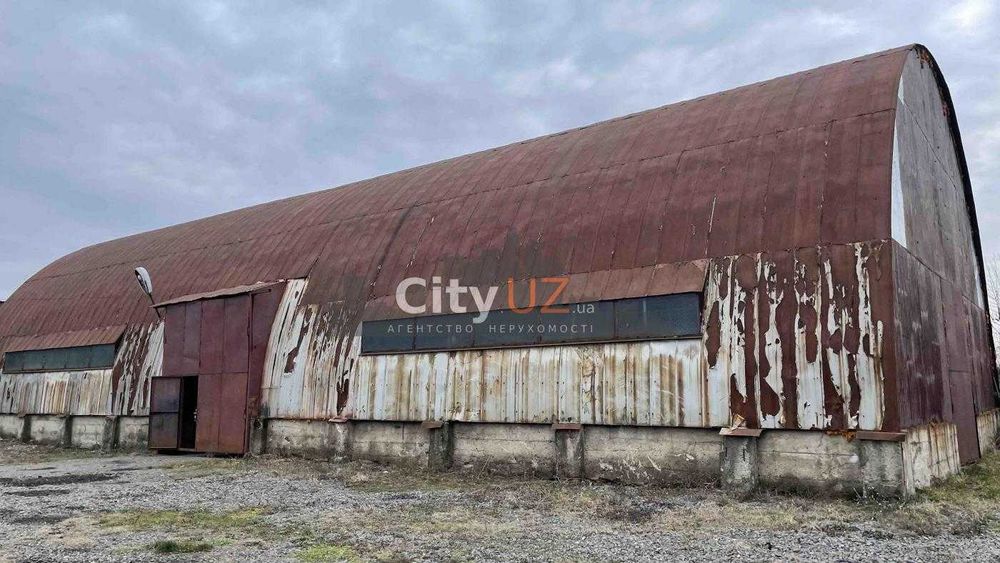 Здається в оренду ангар на великій ділянці