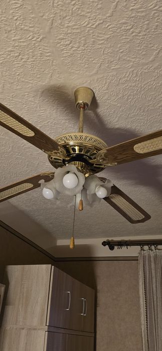 Żyrandol z funkcją wentylatora