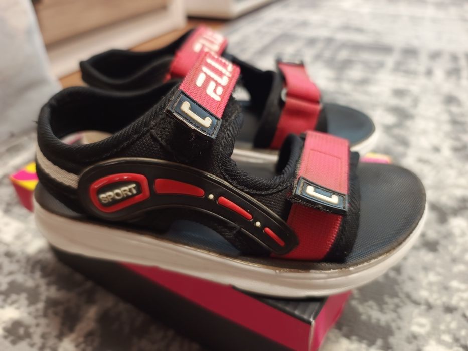 Взуття для хлопчика кросівки сандалі мокасини