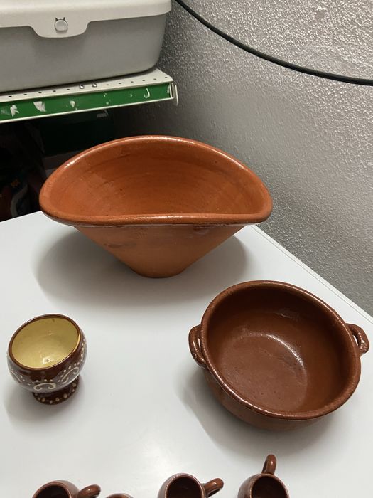 Varias pecas em barro