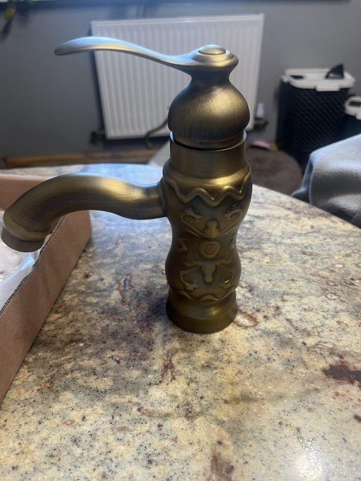 Bateria umywalkowa  nowa kolor złoty