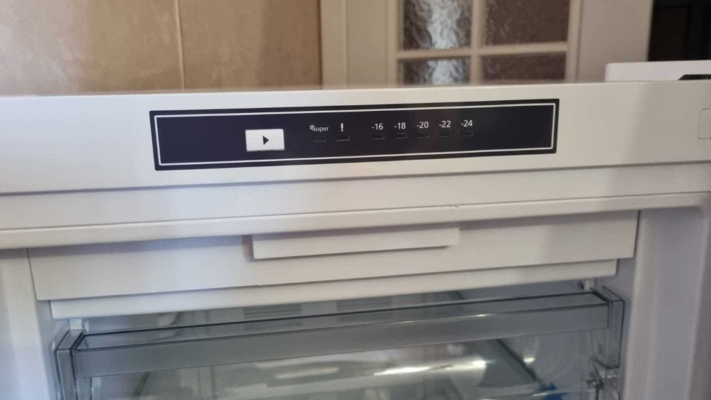 Морозильная камера Vestfrost CMF144W