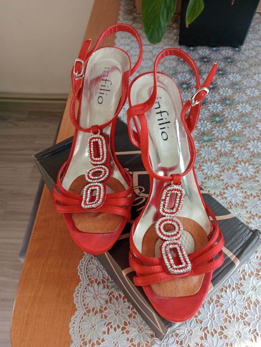 SZPILKI 38 buty na obcasie czerwone z dżetami srebrnymi eleganckie