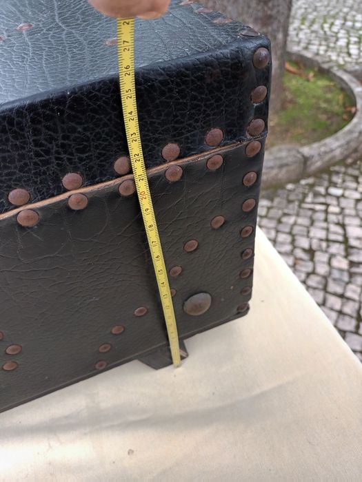 Pequeno baú muito antigo