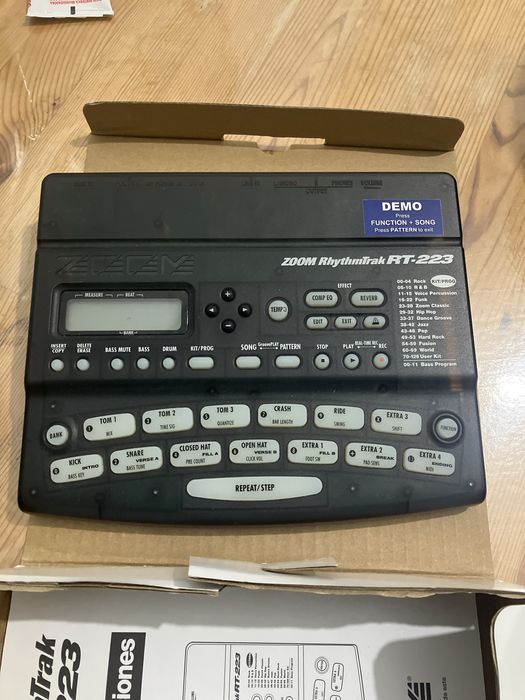 Zoom RT-223 caixa de ritmos