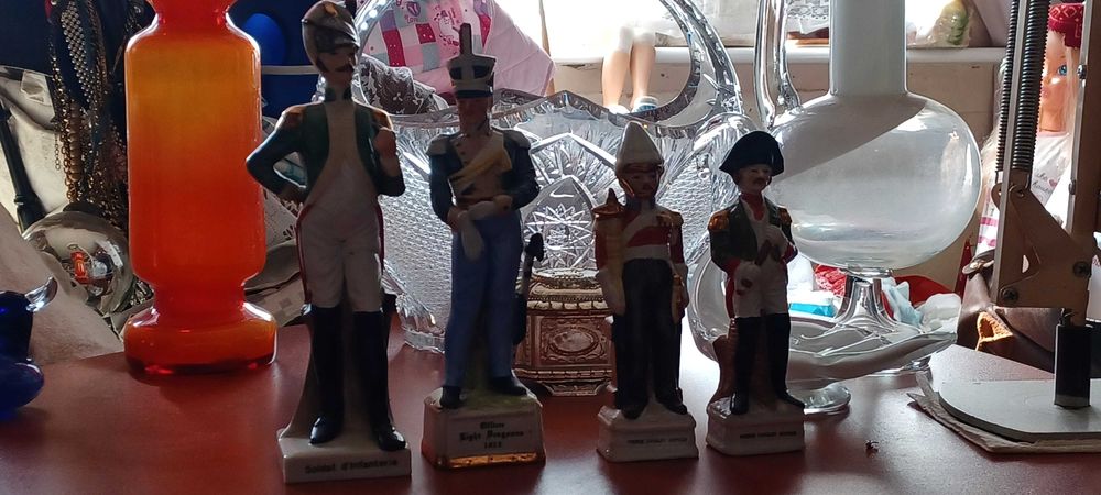 figurki  żołnierzy wojsk napoleoń, w tym francuskich grenad4szt za 90z