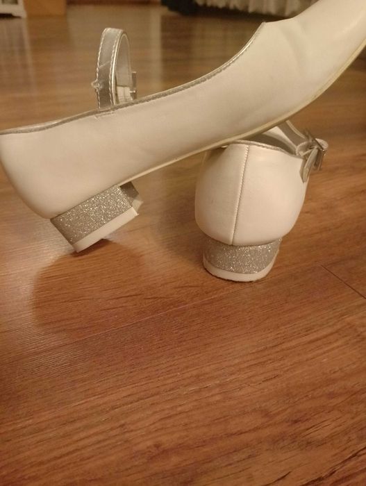 Buty białe rozmiar 34