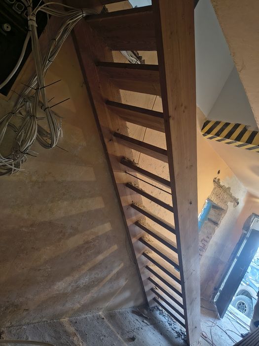 Solidne schody drewniane