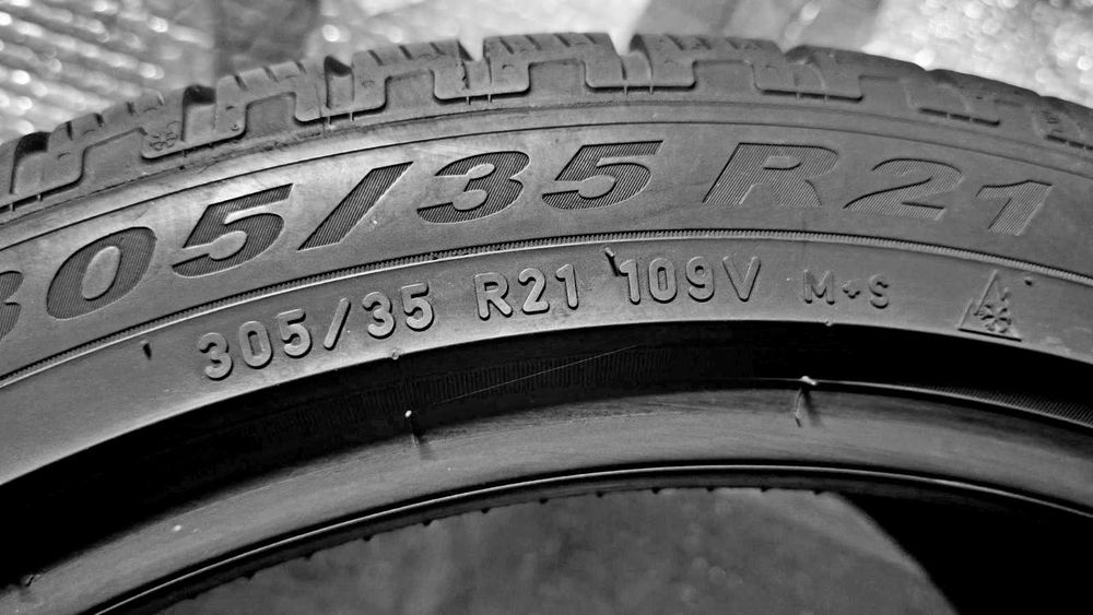 Шини Б/в 305.35.21 комплект Pirelli