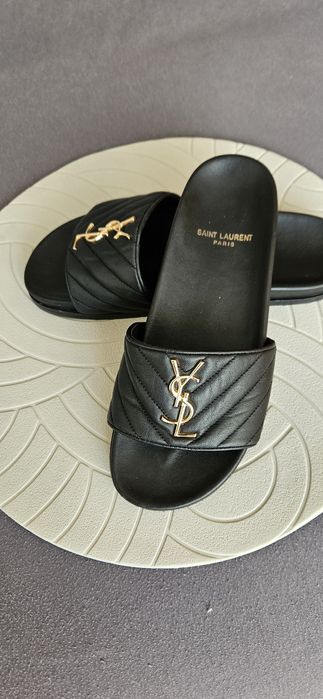 Klapki  Yvaes Saint Laurent